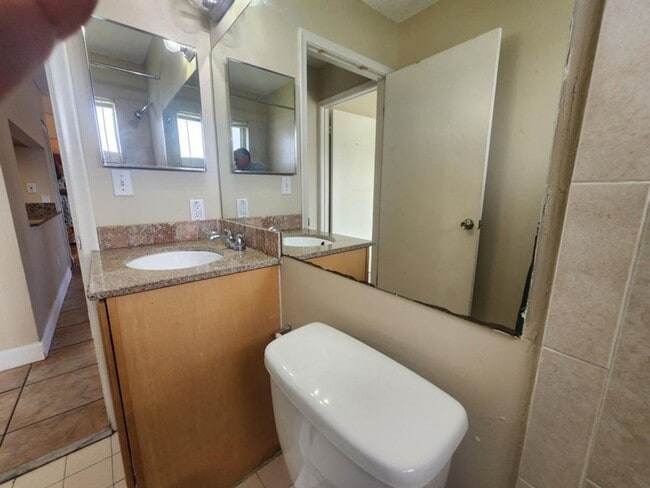 Building Photo - 1455 Longarzo Pl