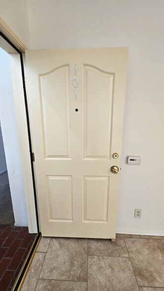 Unit - 12821 Caswell Ave