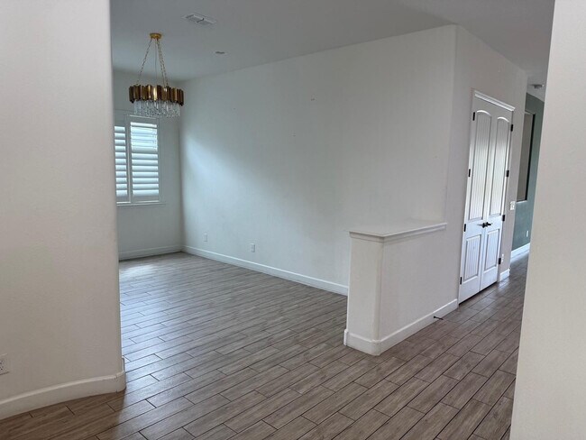 Building Photo - 25718 N 20th Ave