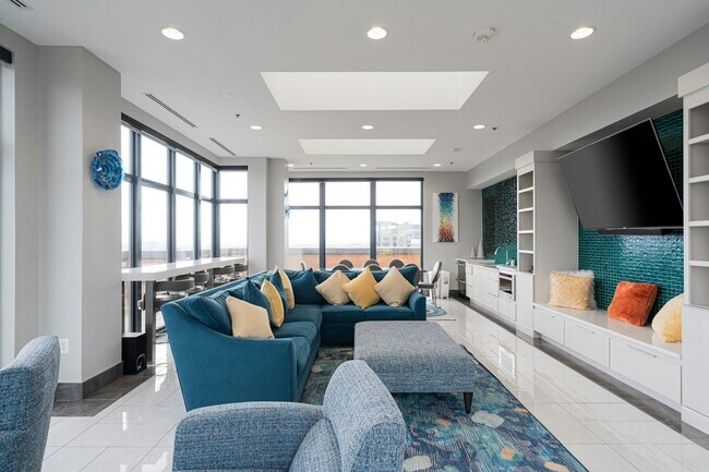 Building Photo - 2000 Clarendon Blvd