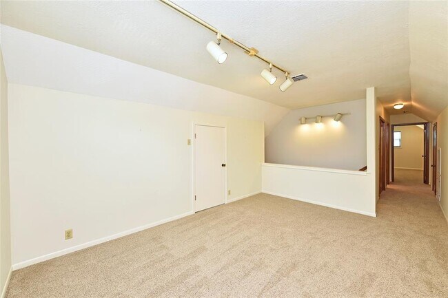 Building Photo - 1811 Laurel Oaks Dr