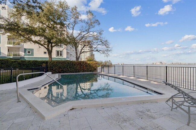 Building Photo - 5010 Bayshore Blvd
