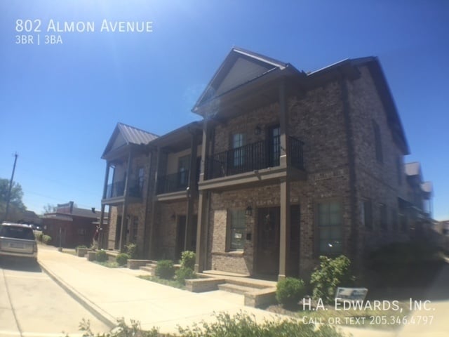Building Photo - 802 Almon Ave