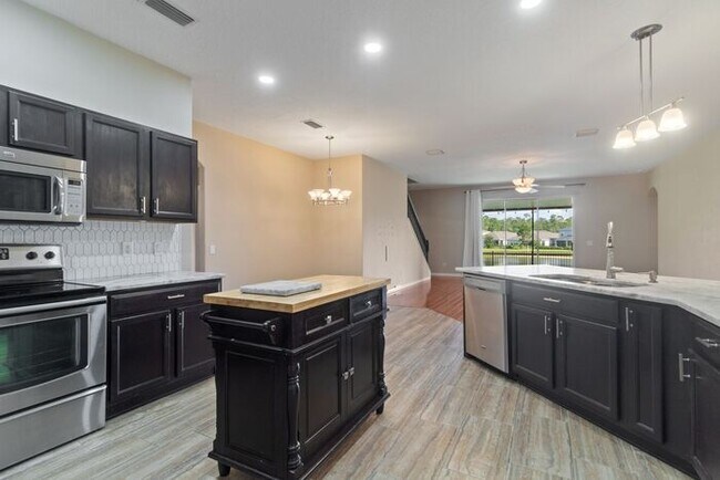 Building Photo - Executive Living Waits!
