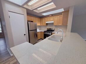 Building Photo - Lovely Updated Condo