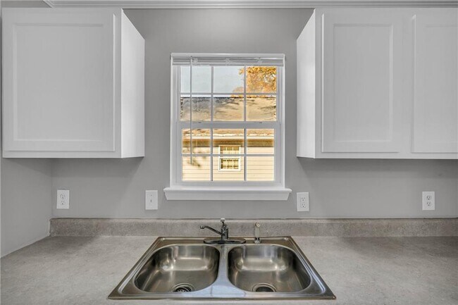 Building Photo - 1040 Thomasville Estates Wy SE