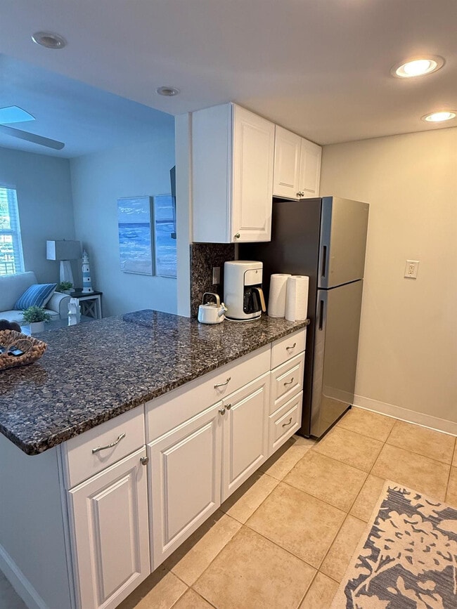 Building Photo - 4658 Bougainvilla Dr