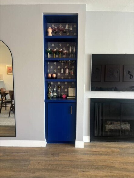 Building Photo - 11645 Montana Ave