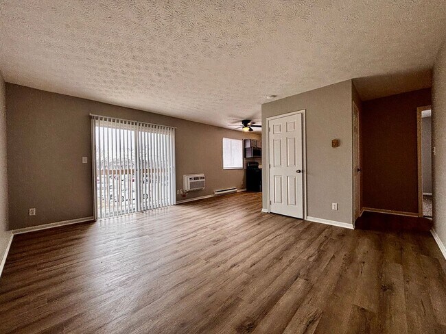 Building Photo - Newly Renovated 2 bedroom in Englewood!