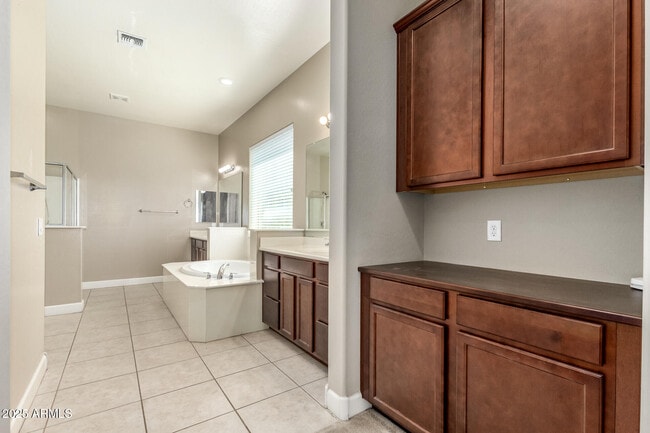 Building Photo - 14762 W Georgia Dr
