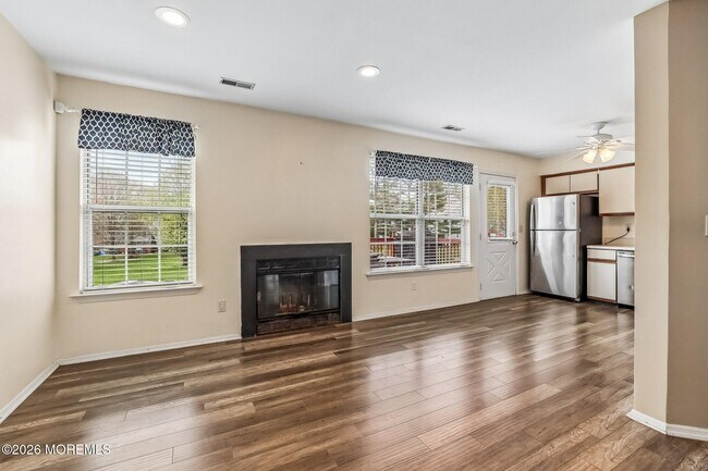 Building Photo - 418 Dorchester Way