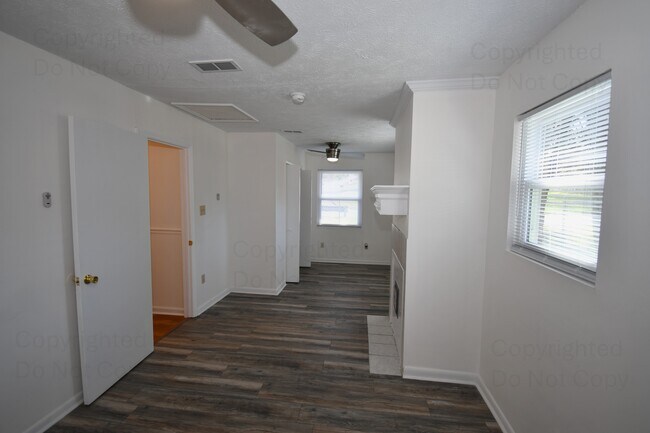 Building Photo - 2517 W Kensington Dr