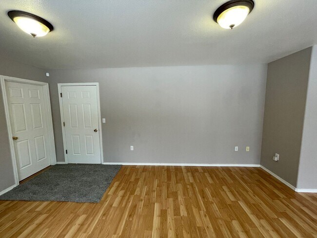 Building Photo - 3 Bedroom, 2.5 Bath Single Family Home