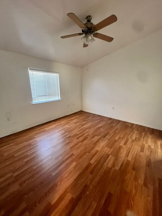 Building Photo - 1316 Chukar St
