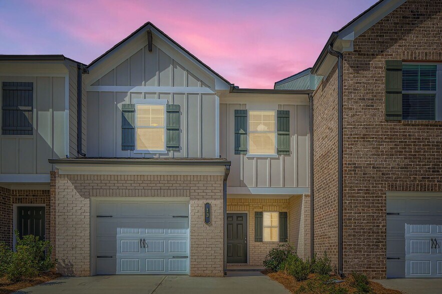 Building Photo - 13 RUBRA Ln