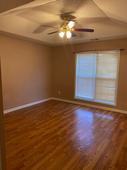 Building Photo - 1622 Phillipsburg Dr