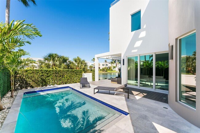 Building Photo - 10561 NW 67th Terrace