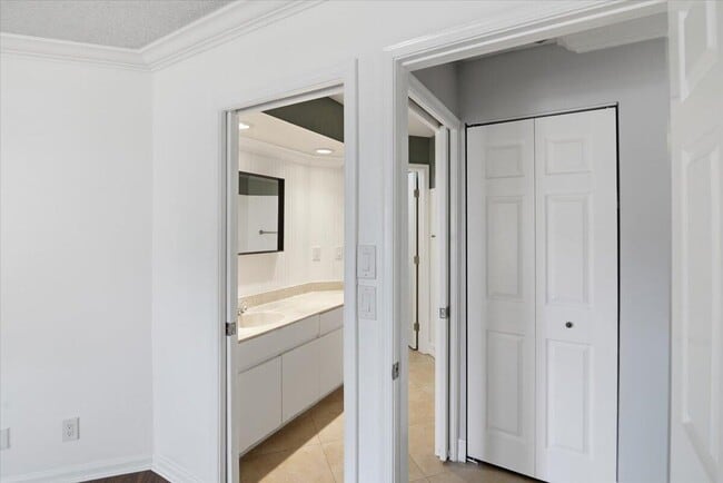 Building Photo - 21583 Villa Nova Dr