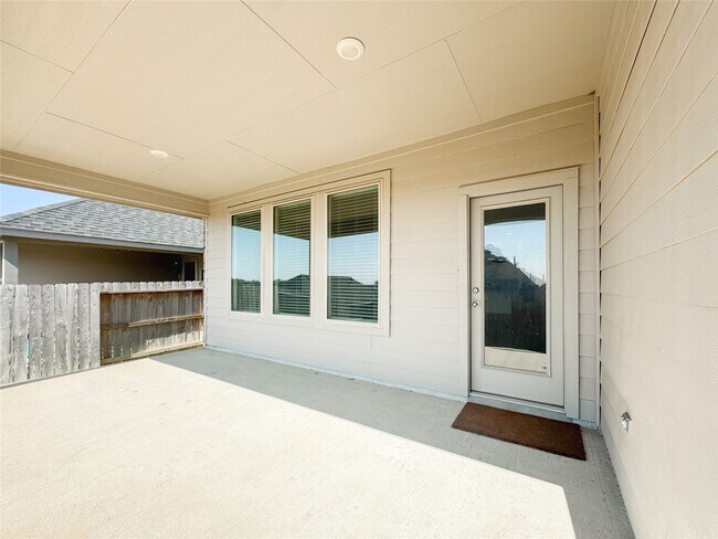 Building Photo - 519 Newcomb Holw Dr