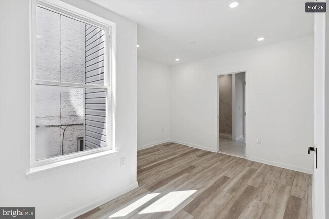 Building Photo - 890 N 42nd St