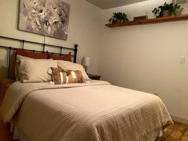 Building Photo - SUMMERLIN CONDO-FULLY FURNISHED, ALL UTILITIES INCLUDED!