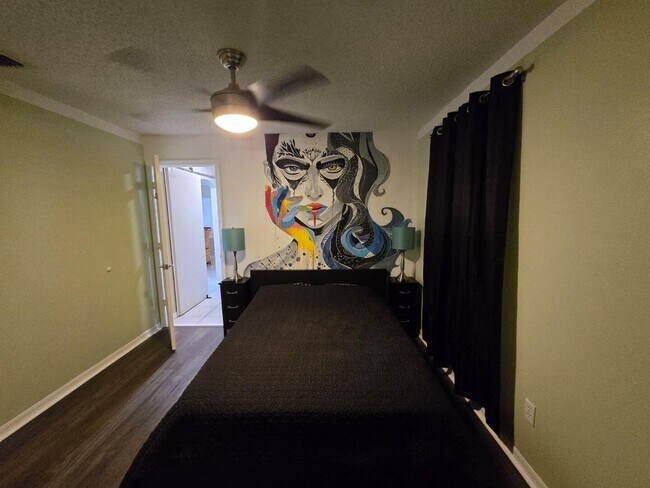 Building Photo - 862 SW Carmelite St