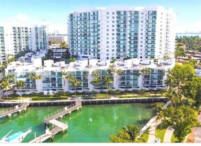 Building Photo - 7900 Harbor Island Dr