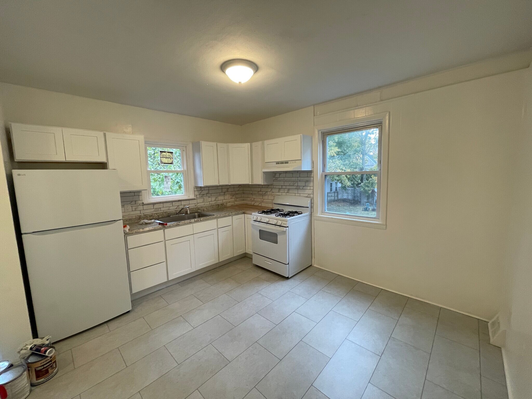 Building Photo - 50 Lawrence St