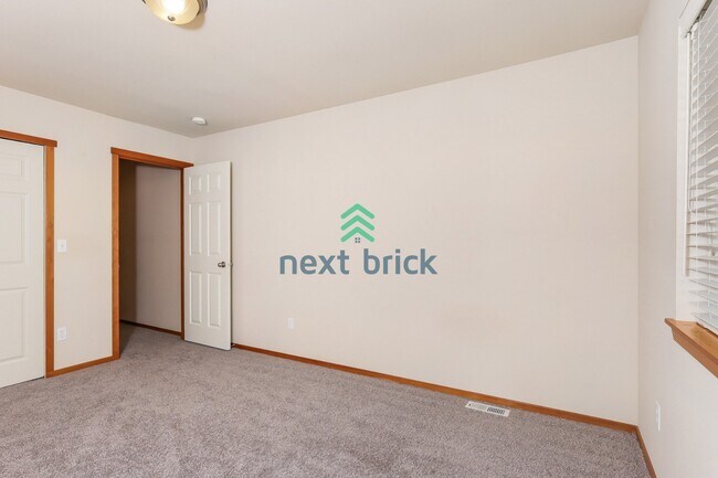 Building Photo - Stunning Bothell 5-Bedroom with flexible bonus room