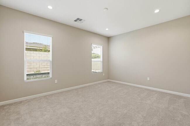 Building Photo - 5028 E Shady Glen Ave