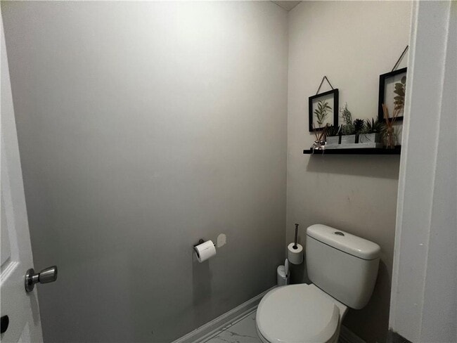 Building Photo - 130 Morning Glen Dr