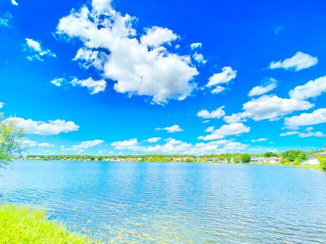 Building Photo - Stunning Lake View Home in Waterside Estate!