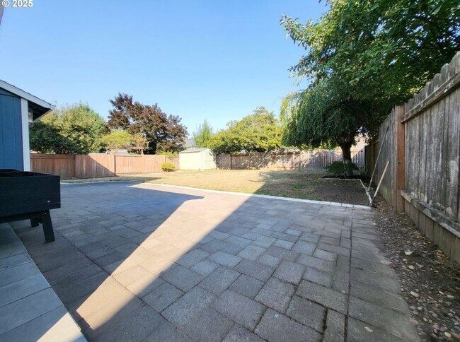 Building Photo - 2114 SE 60th Ave