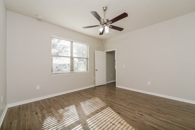 Building Photo - 1733 Cayman Cove Cir