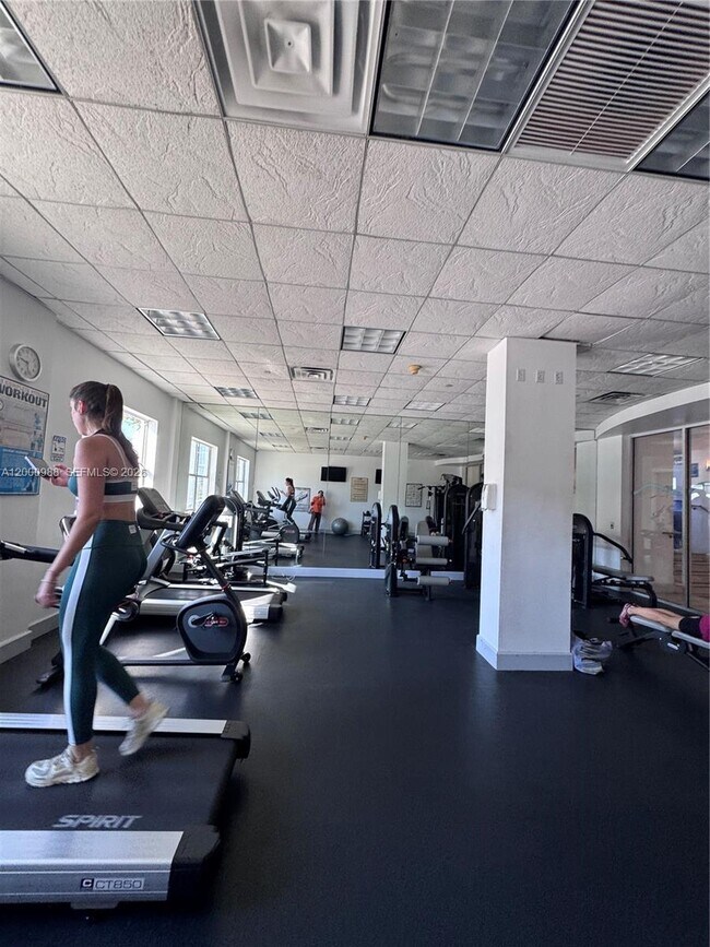 Building Photo - 401 NE 69th St