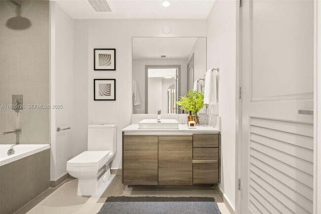 Building Photo - 1080 Brickell Ave