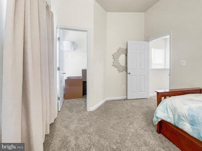 Building Photo - 12 S Exeter St