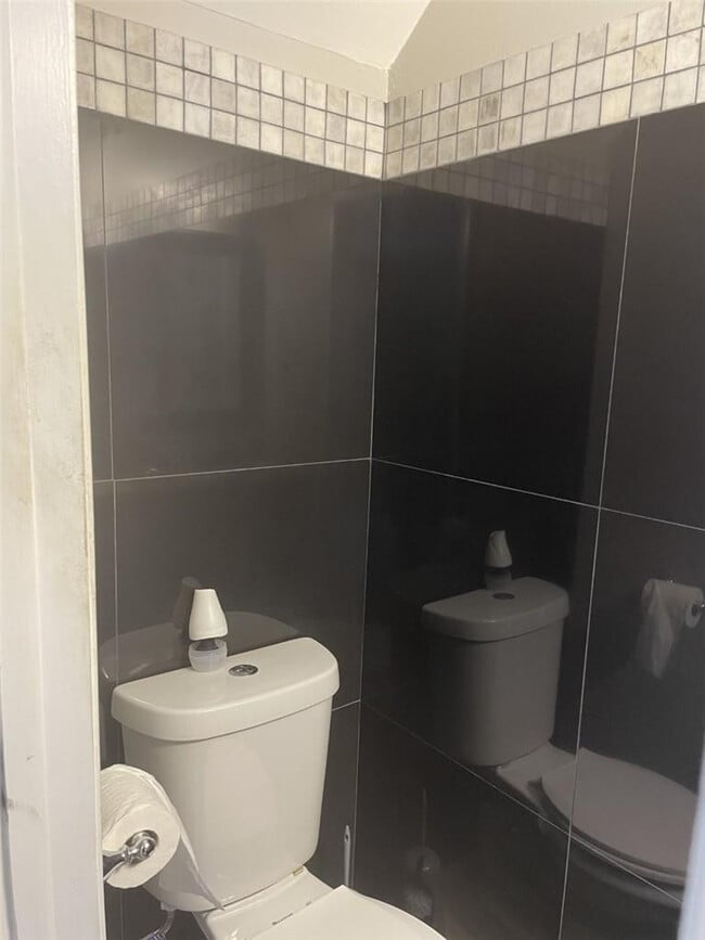 Building Photo - 3007 NW 5th Terrace