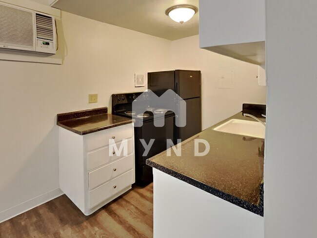 Building Photo - 2418 T St Apt 5