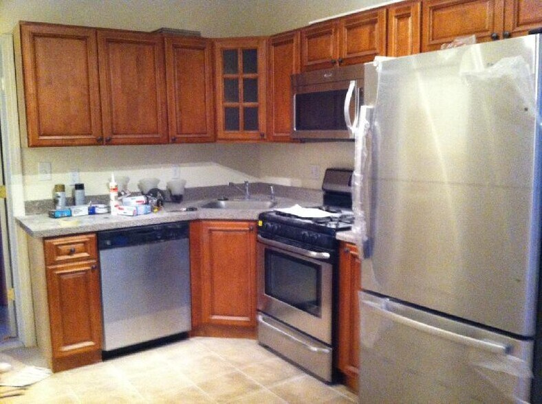 Building Photo - 9 Medford St