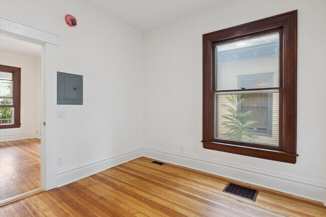 Building Photo - Fall 2026 Pre-Leasing! Freshly Renovated 1 Bed / 1 Bath in Prime Boulder Location – Steps from Pe...