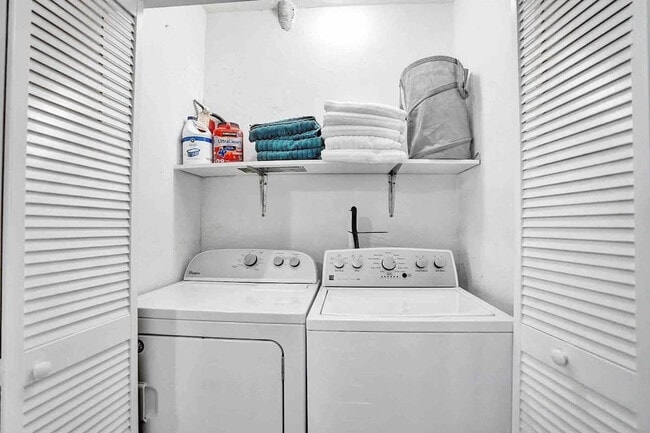 Building Photo - 326 Walnut St