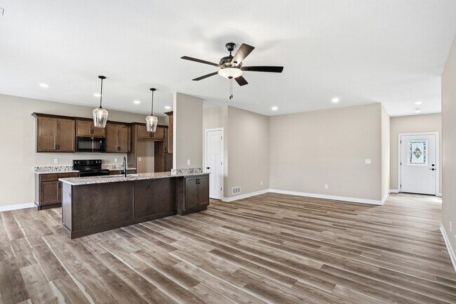 Building Photo - 1044 Stonehaven Dr