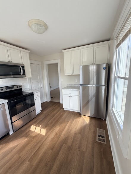 Brand new updated kitchen - 103 Birdsey Ave