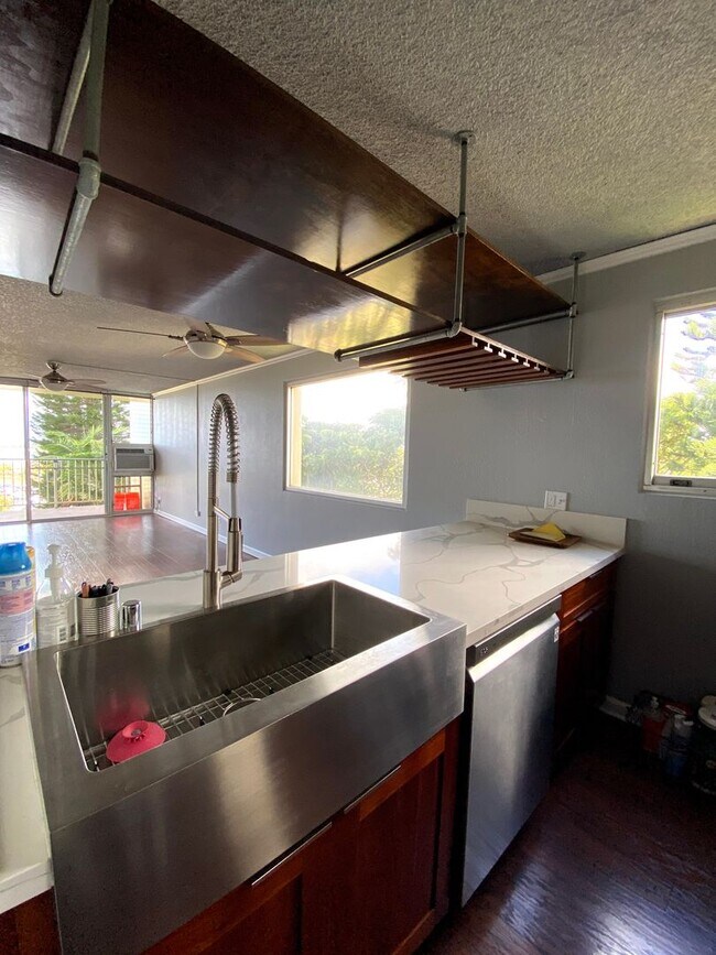 Building Photo - LELE PONO - Desirable high-rise in Pearlridge area. 2 bedrooms, 2 bath, 1 assigned parking stall,...
