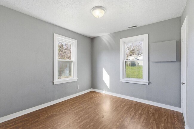 Building Photo - 3 Bedroom | 1 Bathroom Home | PET FRIENDLY!