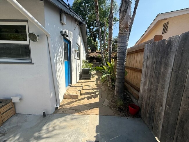 Building Photo - Charming 3BR/1.5BA Home for Rent in San Ca...