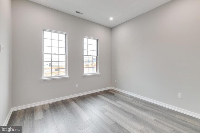 Building Photo - 752 S 16th St