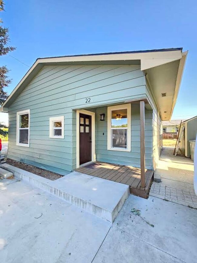 Building Photo - 3 Bedroom Fully Remodeled Home in Downtown...
