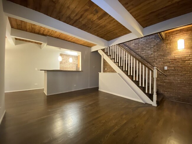 Large living area with breakfast bar in the kitchen - 2714-20 N. Mildred